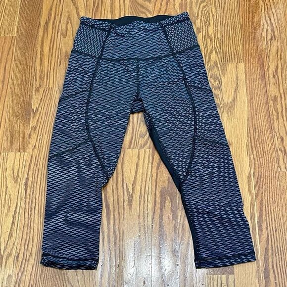 Lululemon Cropped Pocket Mesh Leggings - Picture 1 of 3